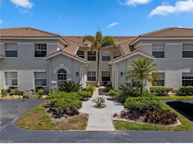 6812 Satinleaf RD S 202, Naples, FL 34109