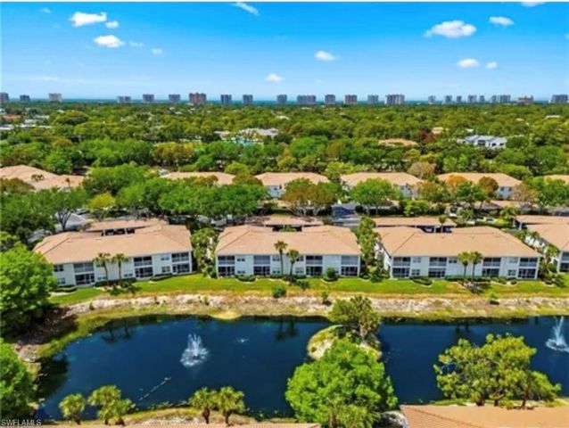 6812 Satinleaf RD S 202, Naples, FL 34109