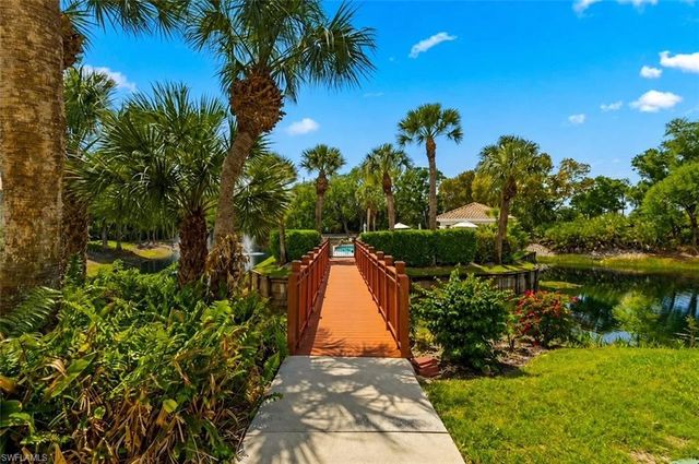 6812 Satinleaf RD S 202, Naples, FL 34109
