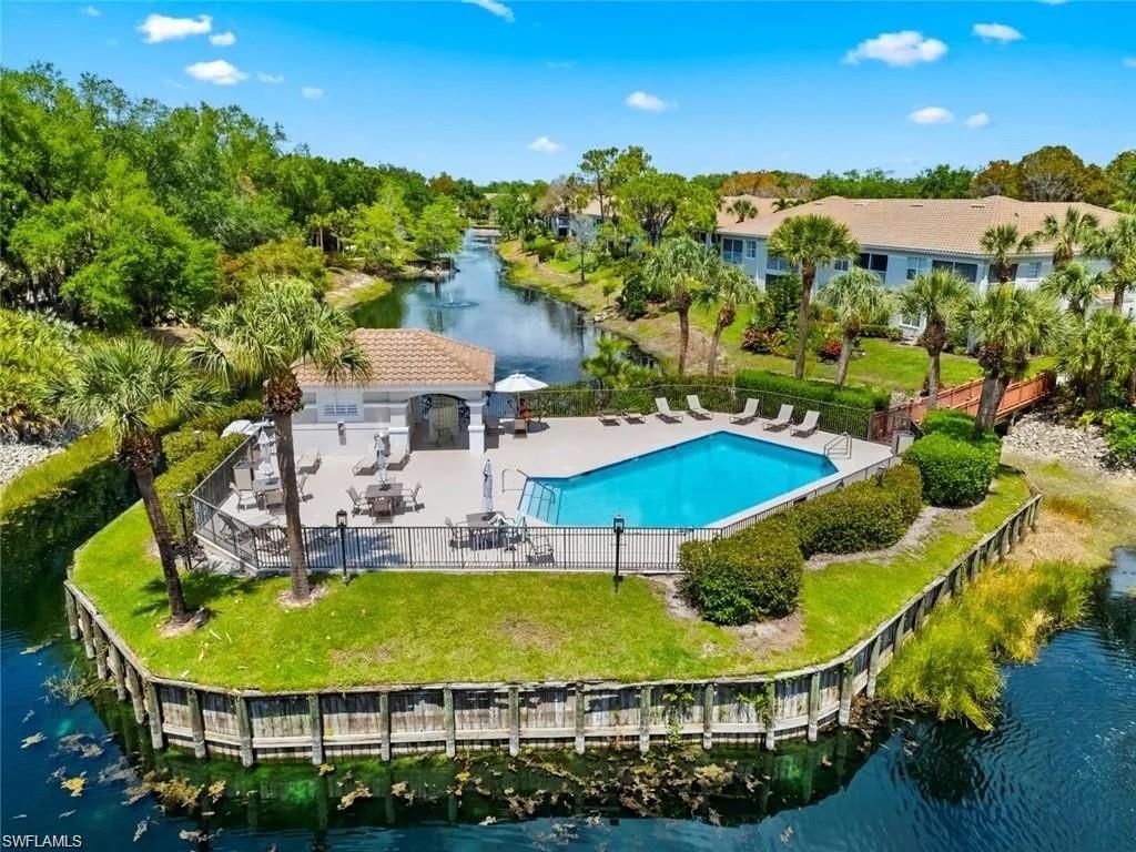 6812 Satinleaf RD S 202, Naples, FL 34109