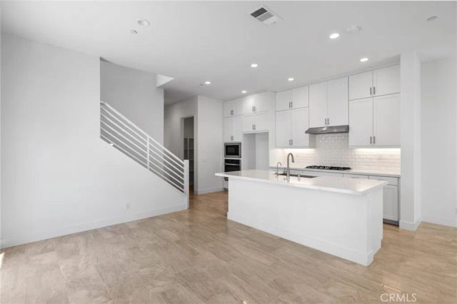 229 Novel, Irvine, CA 92618