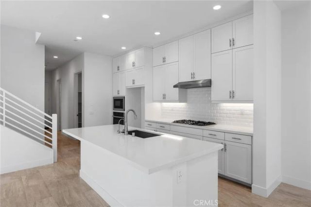 229 Novel, Irvine, CA 92618