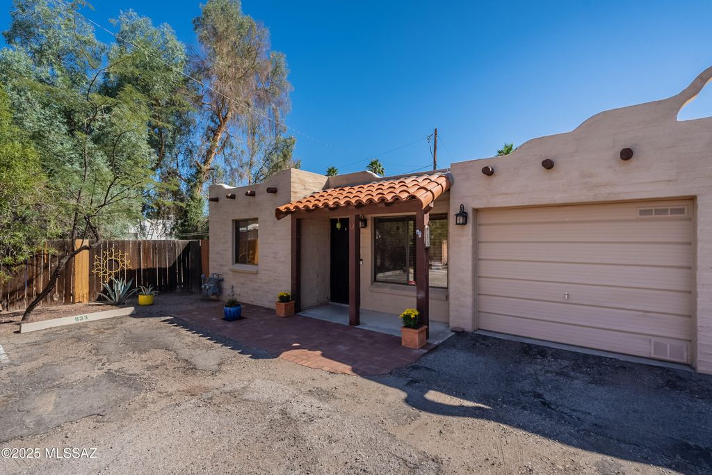 933 E Mesquite Drive, Tucson, AZ 85719