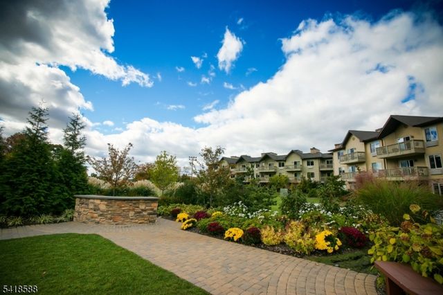 2 Chamonix Dr 333, Vernon Twp., NJ 07462