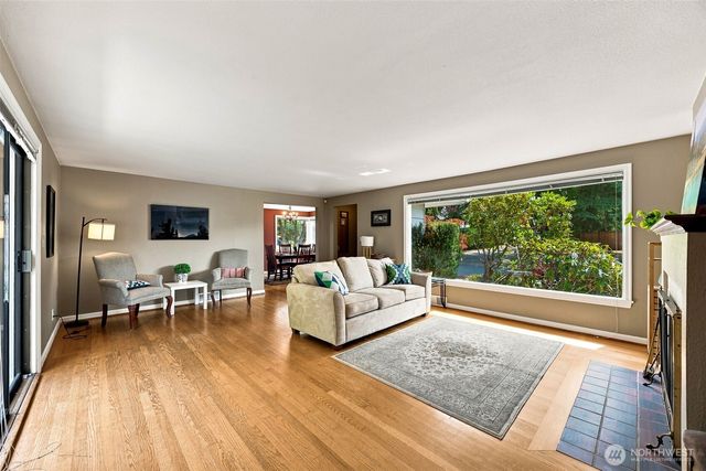1542 NW 100th Street, Seattle, WA 98177