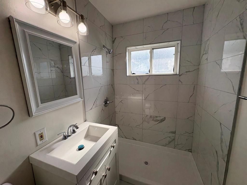 Image 4 of property listing at 4412 Sandmound Blvd, Oakley, CA 94561