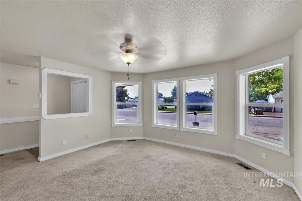 140 W 15th N, Mountain Home, ID 83647 photo 3