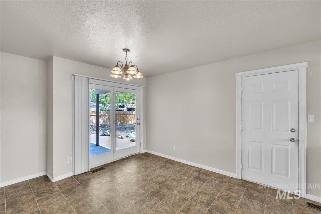 140 W 15th N, Mountain Home, ID 83647 photo 5