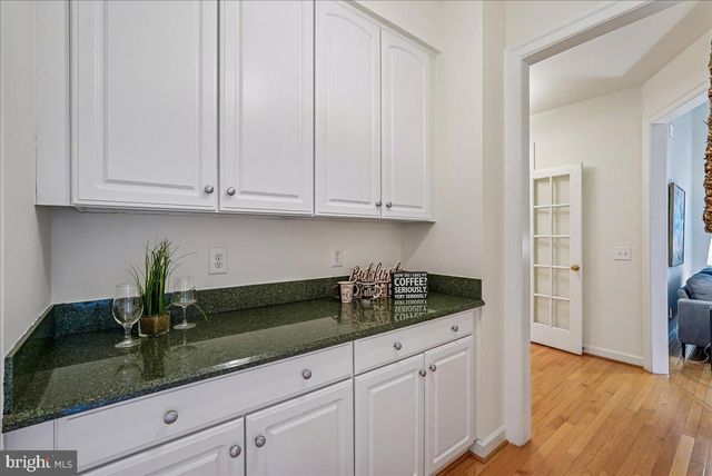 8411 BLACK STALLION PL, Vienna, VA 22182