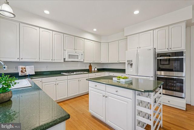 8411 BLACK STALLION PL, Vienna, VA 22182