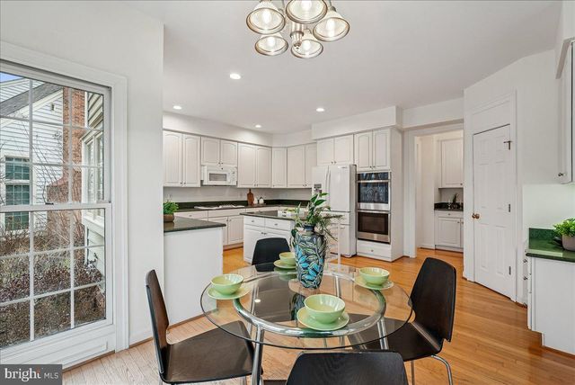 8411 BLACK STALLION PL, Vienna, VA 22182