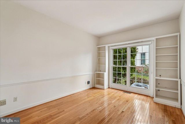 8411 BLACK STALLION PL, Vienna, VA 22182