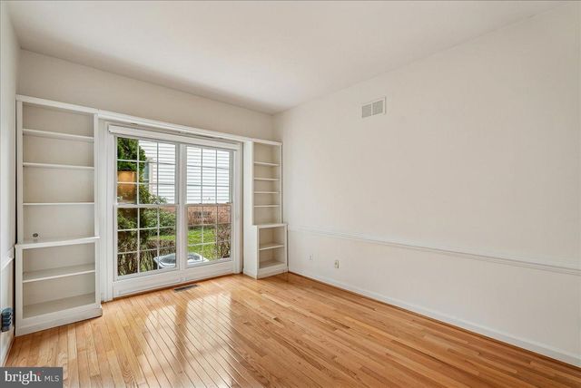 8411 BLACK STALLION PL, Vienna, VA 22182