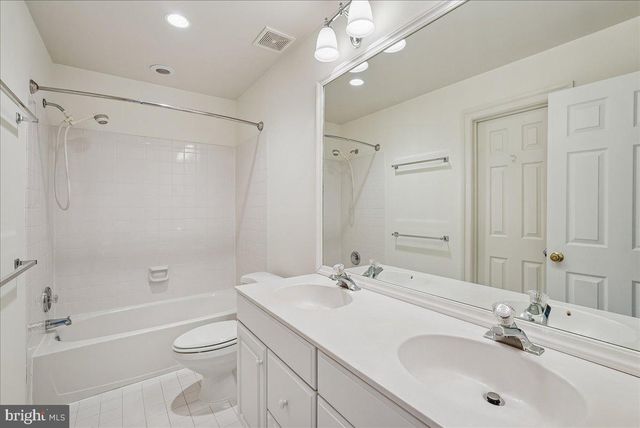 8411 BLACK STALLION PL, Vienna, VA 22182