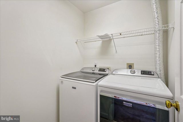 8411 BLACK STALLION PL, Vienna, VA 22182