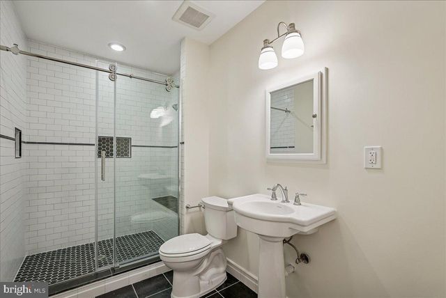 8411 BLACK STALLION PL, Vienna, VA 22182