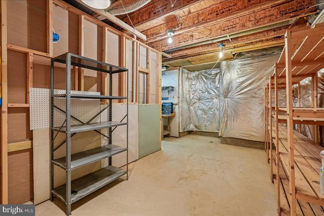 8411 BLACK STALLION PL, Vienna, VA 22182