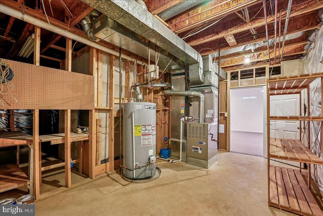 8411 BLACK STALLION PL, Vienna, VA 22182