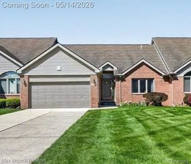 1822 Pebble Creek Drive, Canton Charter Township, MI 48188