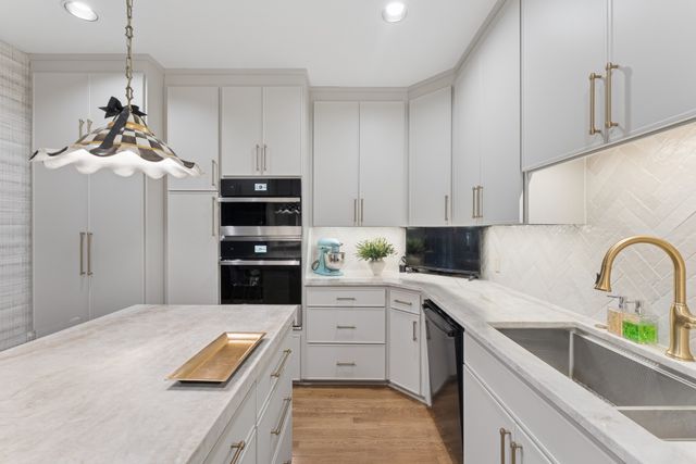3737 West End Ave Apt 205, Nashville, TN 37205