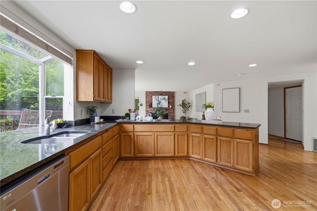 26057 SE 38th St, Sammamish, WA 98029