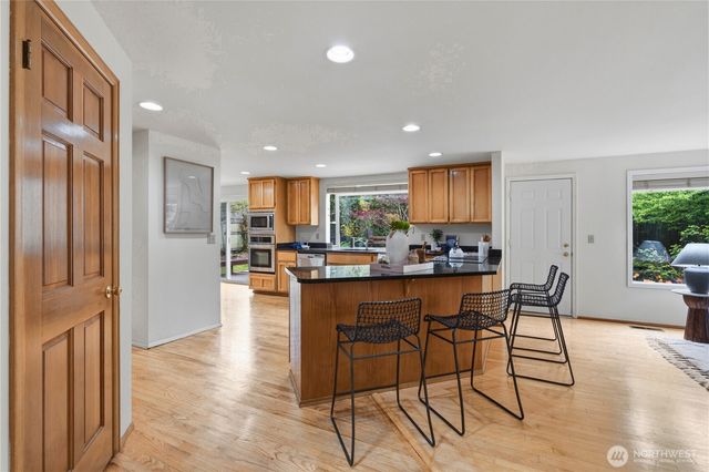 26057 SE 38th St, Sammamish, WA 98029