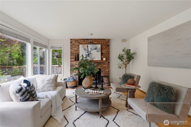26057 SE 38th St, Sammamish, WA 98029