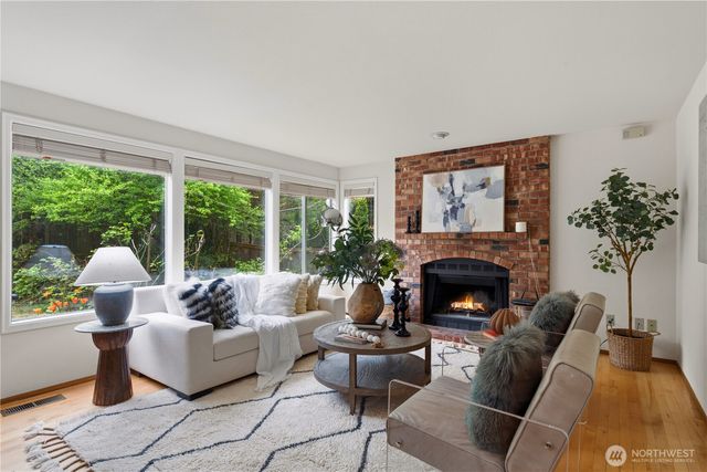 26057 SE 38th St, Sammamish, WA 98029