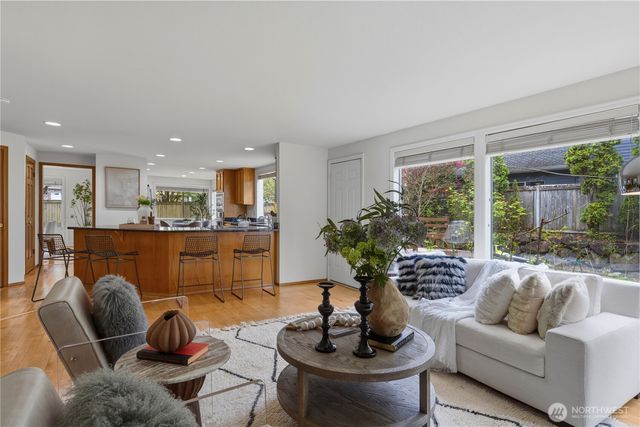 26057 SE 38th St, Sammamish, WA 98029
