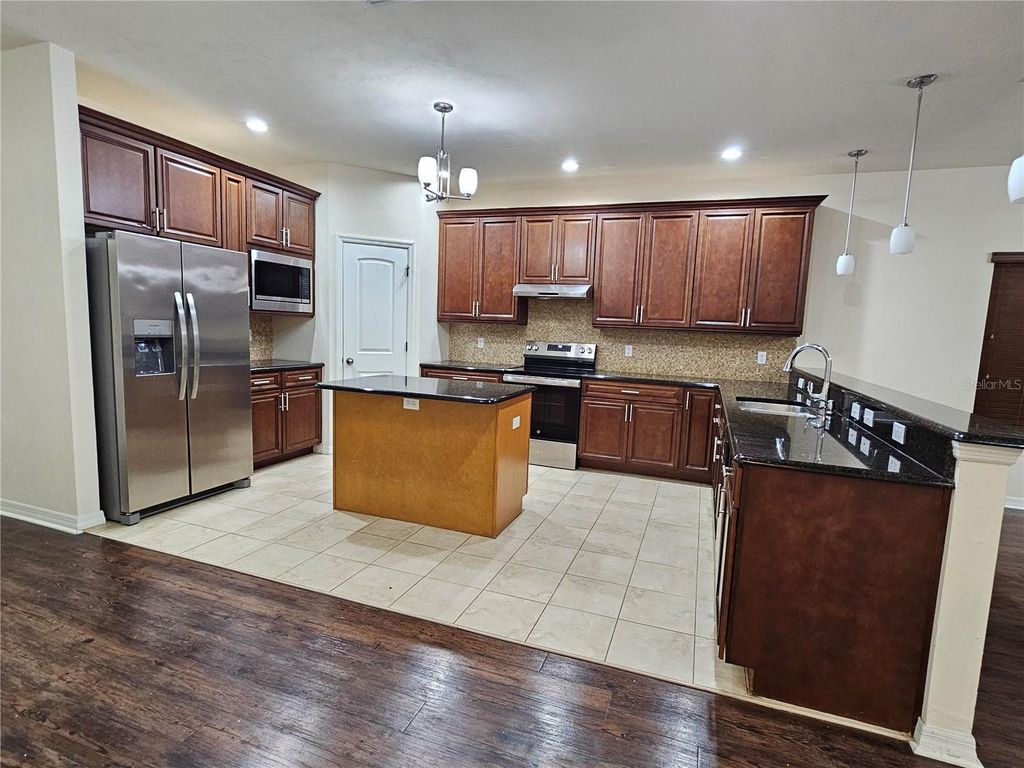 Image 11 of property listing at 7873 SW 80TH DRIVE, Gainesville, FL 32608