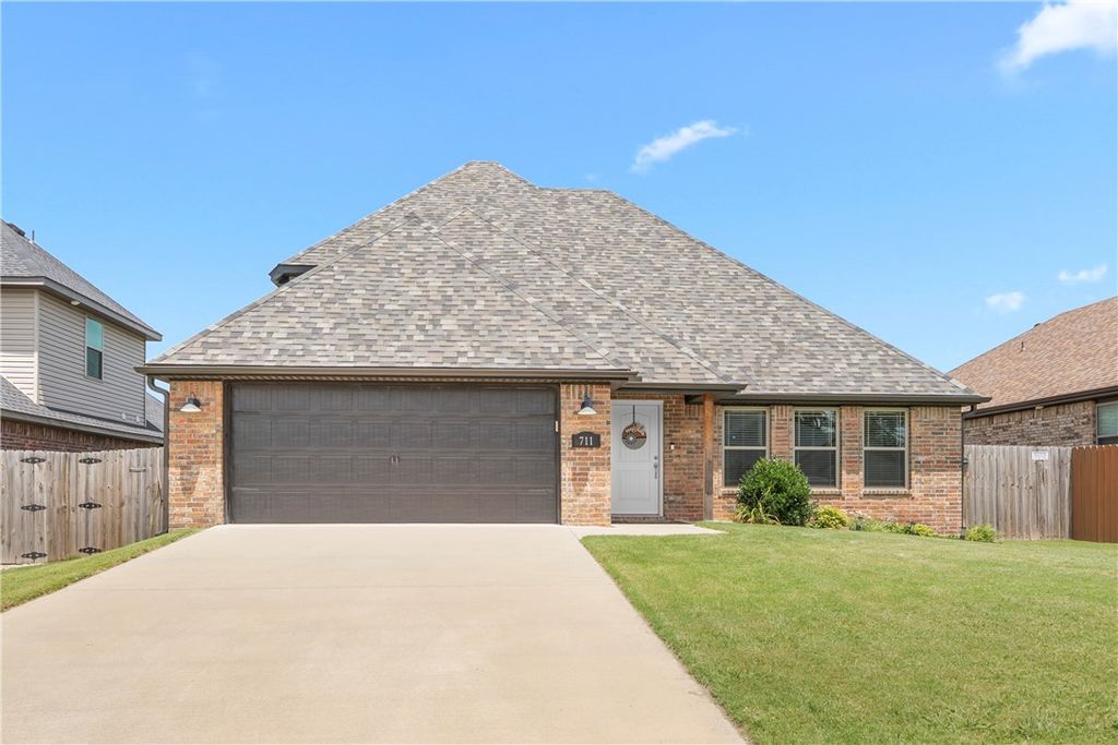 711 Taylor Street, Siloam Springs, AR 72761