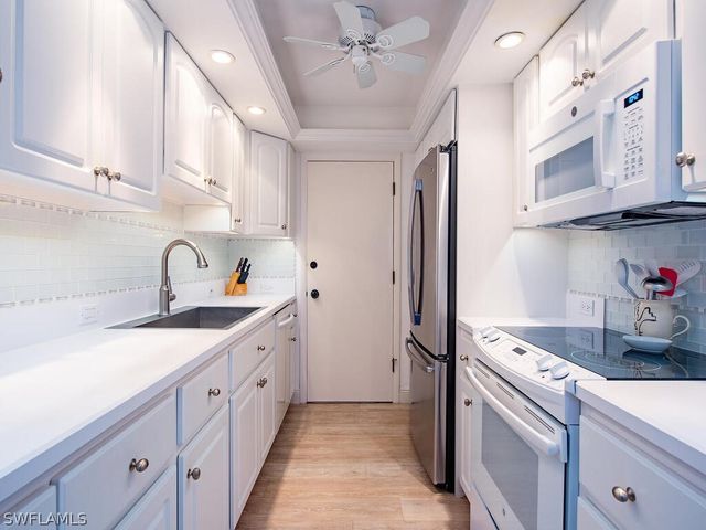 2900 GULF SHORE BLVD N 410, Naples, FL 34103