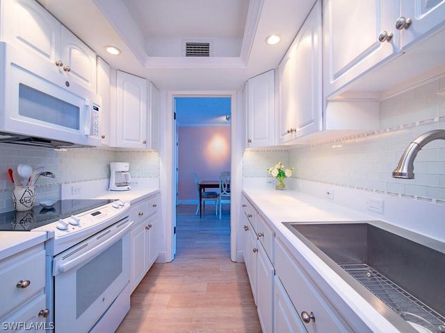 2900 GULF SHORE BLVD N 410, Naples, FL 34103