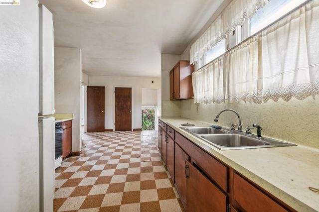 2534 Mathews Street, Berkeley, CA 94702