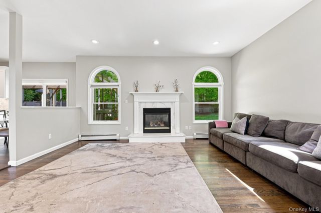 2 Belmar Court, Suffern, NY 10901