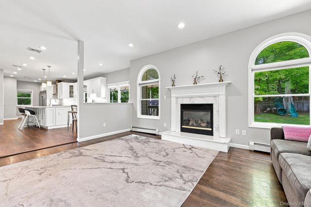 2 Belmar Court, Suffern, NY 10901