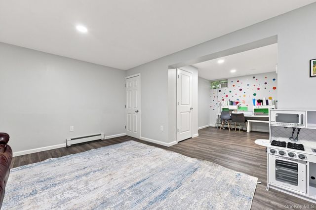 2 Belmar Court, Suffern, NY 10901