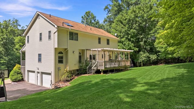 2 Belmar Court, Suffern, NY 10901