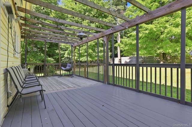 2 Belmar Court, Suffern, NY 10901