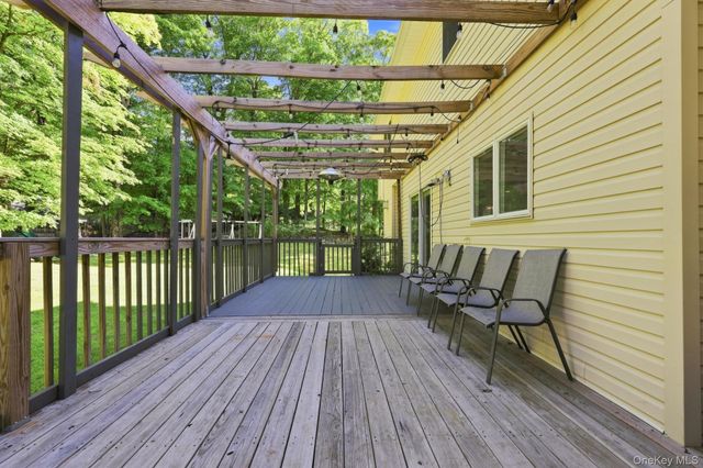 2 Belmar Court, Suffern, NY 10901