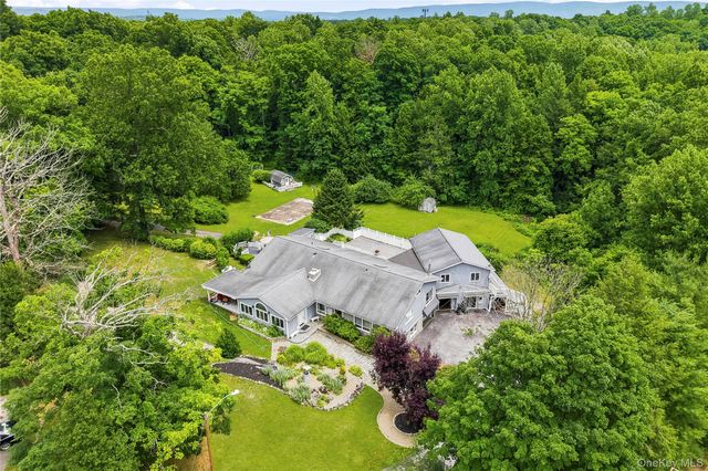 289 Oak Ridge Road, Hopewell Junction, NY 12533