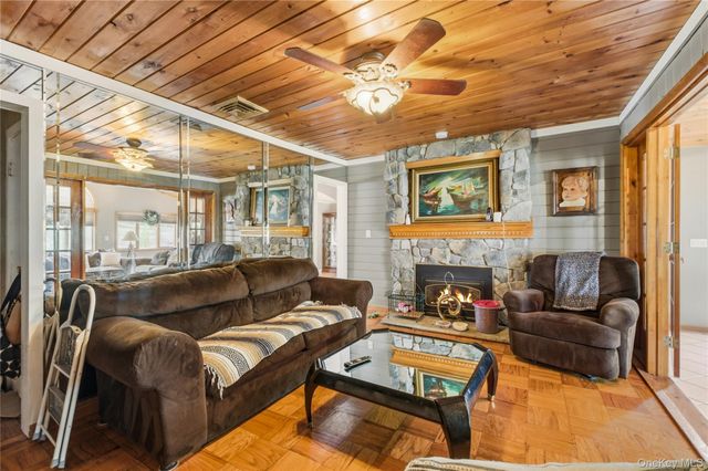 289 Oak Ridge Road, Hopewell Junction, NY 12533