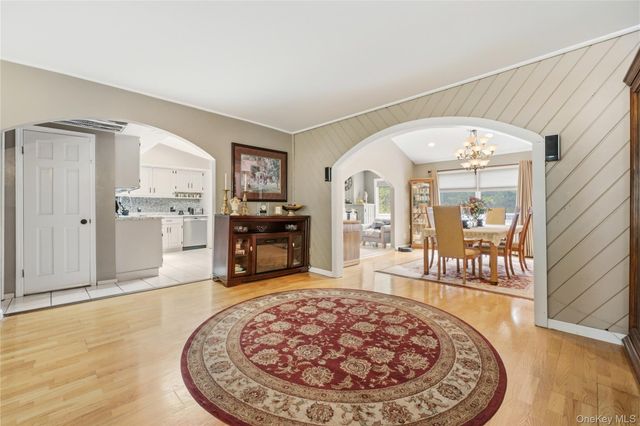 289 Oak Ridge Road, Hopewell Junction, NY 12533