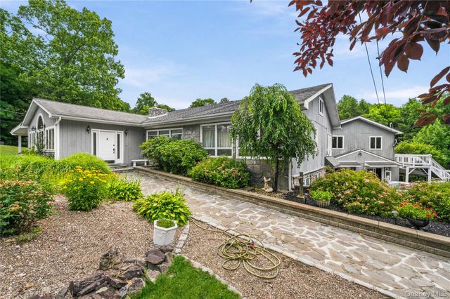 289 Oak Ridge Road, Hopewell Junction, NY 12533