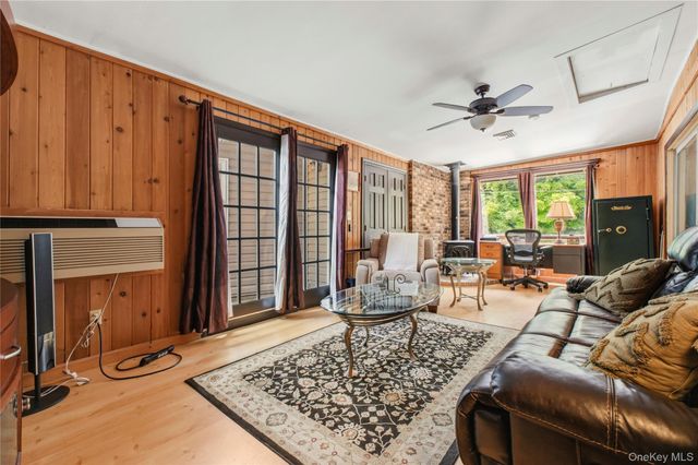 289 Oak Ridge Road, Hopewell Junction, NY 12533