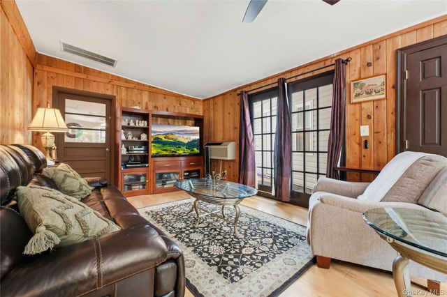 289 Oak Ridge Road, Hopewell Junction, NY 12533
