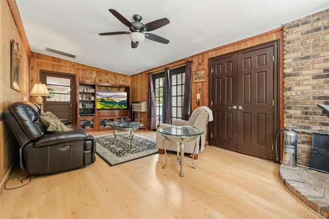 289 Oak Ridge Road, Hopewell Junction, NY 12533