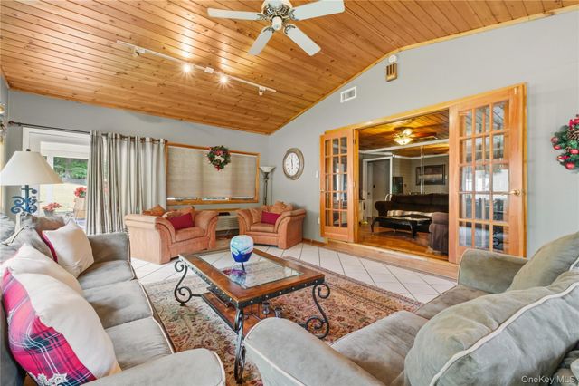 289 Oak Ridge Road, Hopewell Junction, NY 12533