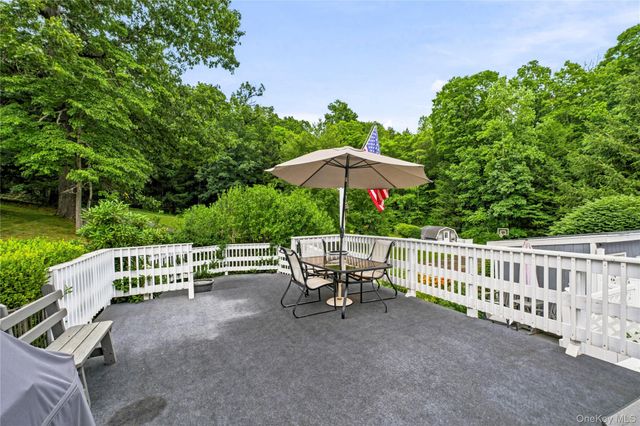 289 Oak Ridge Road, Hopewell Junction, NY 12533