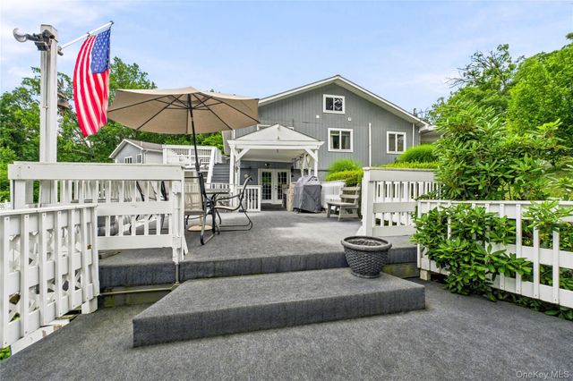 289 Oak Ridge Road, Hopewell Junction, NY 12533